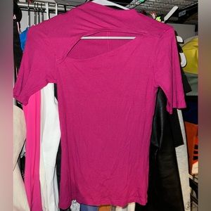 Lululemon LA TIGHT TO BODY KEYHOLE TSHIRT. Size 6. Ripened Raspberry.